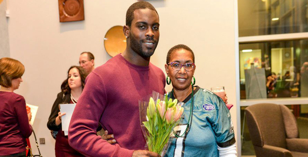 Michael Vick poses with attendee