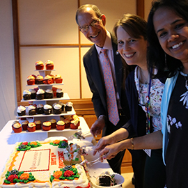 Drs. Mittelman, Bondurant and Aravamudhan cut into the cake 