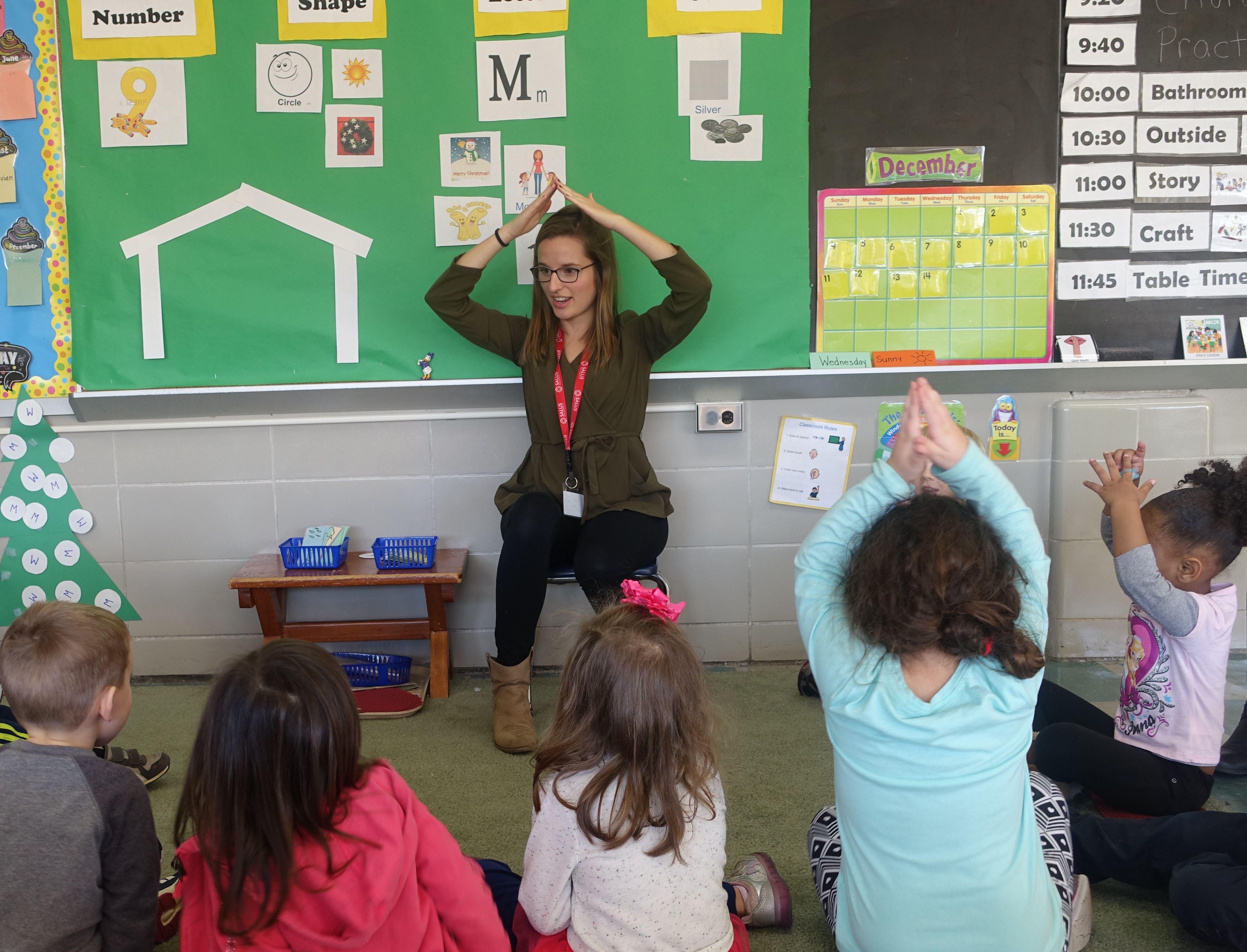 Speech language pathologist with young schoolchildren